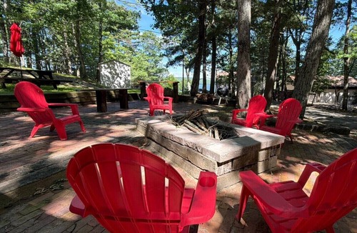 Tafton House | Kelly Cabin at Camp Wally | Classic Lake Cabin