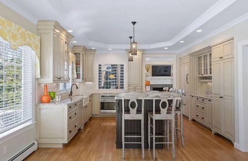 Kennebunk House | Kennebunk Coastal Getaway ! 2 minutes from Gooch's Beach !