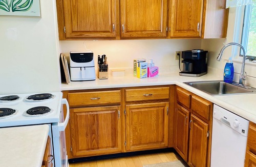 Kennebunk House | Kennebunk Family Retreat Near Downtown with Beach Passes