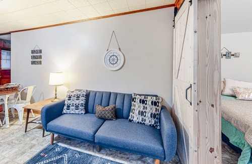 Pulteney Cottage | Keuka Lake-front cottage near vineyards with free WiFi, deck, & private grill