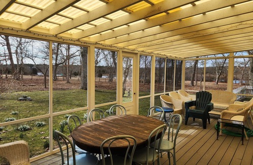 West Tisbury House | KEY TO BEST PRIVATE BEACH! nBeautiful 6-br home, sleeps 10 on Tisbury Great Pond