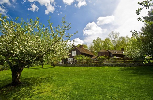 Washington Depot House | "Kielwasser 5BR" 2Hrs NYC,Best Town,Restaurants! HeatedPool,BBQ,4FPs, PoshPadsCT