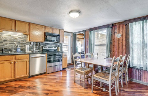 Stockbridge Cabin | Killington Area Escape w/Deck, Views & Hot Tub!