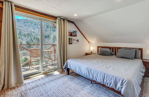 Stockbridge Cabin | Killington Area Escape w/Deck, Views & Hot Tub!
