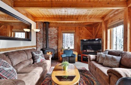 Killington House | Killington Cabin - Right Unit - Sleeps 10 in 4 BR, 2 BA Cozy Escape