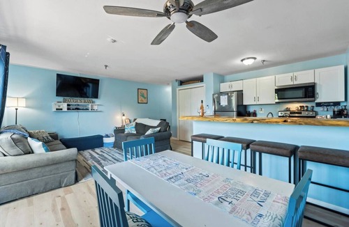 Gilford Condo | King Bed, Sleeps 6, Lake Winni Views & Pool