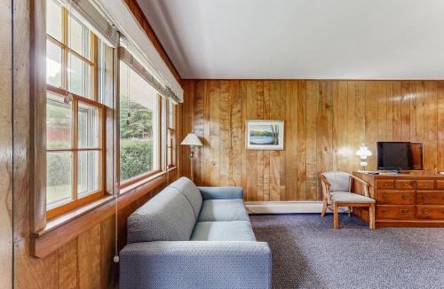 Alton Bay Hotel | King Birch Lake Home, Unit 2