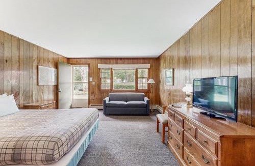 Alton Bay Hotel | King Birch Lake Home, Unit 2