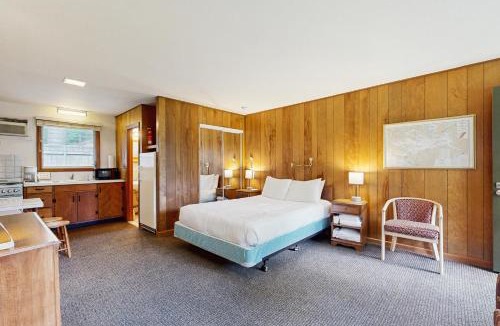 Alton Bay Hotel | King Birch Lake Home, Unit 5