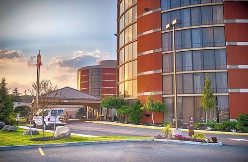 South Portland Hotel | King Room Near Maine Mall w/Heated Indoor Pool & Free Parking