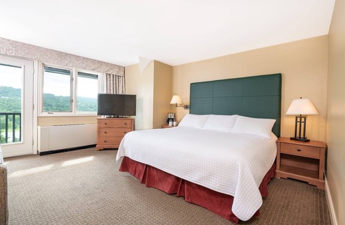 West Dover Hotel | King Room | Ski-In Resort Stay
