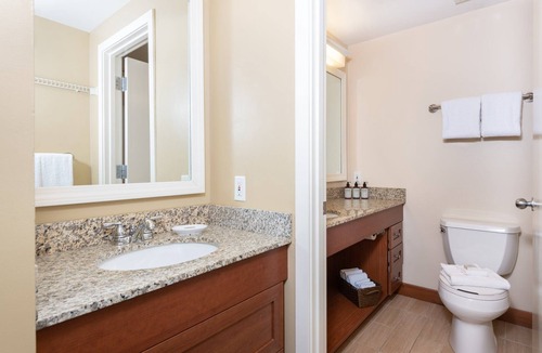 West Dover Hotel | King Room | Ski-In Resort Stay