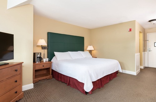 West Dover Hotel | King Room | Ski-In Resort Stay