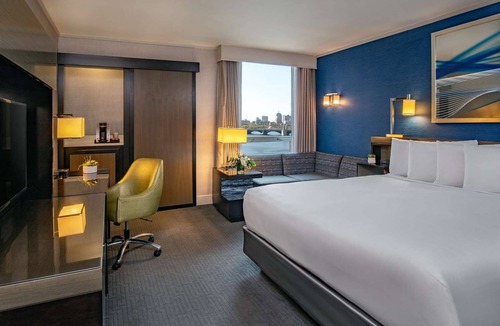 East Cambridge Hotel | King Size & Balcony Unit | Near Harvard & MIT