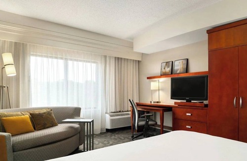 Salisbury Hotel | King Sofa | Courtyard Salisbury | Near Ocean City, Indoor Pool, Hearty Breakfast