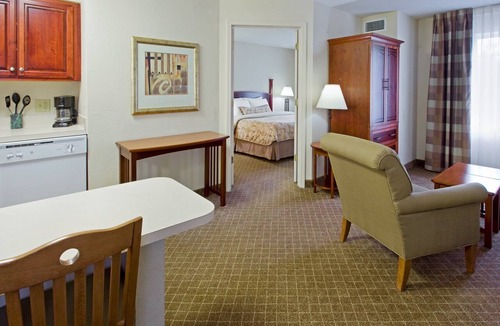 Cranbury Condo | King Suite. Free Breakfast Buffet. 20 Minutes to Princeton.