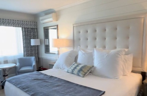 Edgartown Resort | King suite, Top floor with Large private balcony beautiful views of harbor