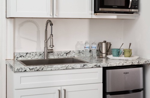 Historic Hill Apartment | King with Kitchenette and Fireplace, 2 blocks to Thames