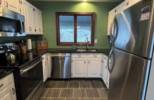 Killington Ski Chalet | Kingsbrook: Mountain chalet with Sauna, Hot Tub, AC!