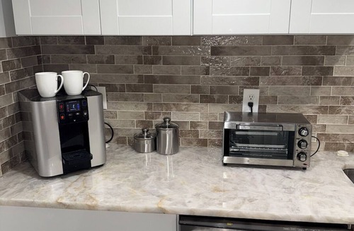 Cedarhurst Apartment | Kosher full apartment in the heart of Cedarhurst- Very Walkable