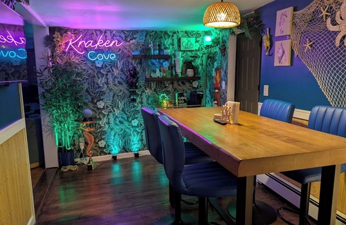 Quaker Hill Cottage | Kraken Cove Waterfront Cottage w/Sunset Views