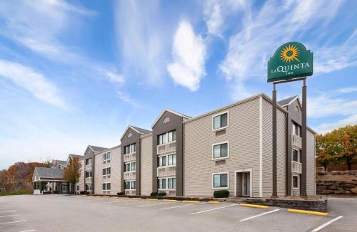Independence Hotel | La Quinta Inn by Wyndham Cleveland Independence