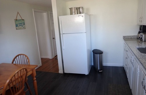 West Hyannisport Cottage | * Labor day on 3day min. Beach 0.7 Mi walk- Craigville & Covell. A/C, bikes.