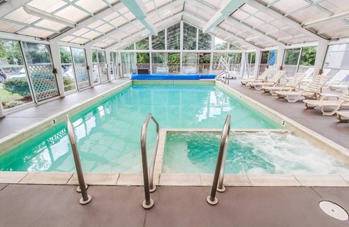 Ocean Drive House | Labor Day Weekend - Newport Condo with Breathtaking Views of Narragansett Bay