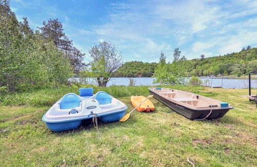 Northfield Cottage | Lac Heney 3BR w/Boat Launch Fishing-Friendly Cozy & Updated