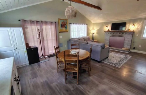 Lake Arrowhead House | Lake access! 2-bedroom house in Waterboro