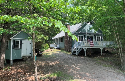Tuftonboro Cottage | Lake access 3BR w/deck, Lower Beech Pond