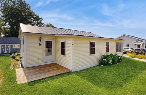 Malletts Bay House | Lake access house w/water views, kayaks, gas grill, deck, sunroom, telescope