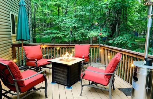 Lake Ariel House | Lake Cabin with Hot-Tub and Deck in Pennsylvania