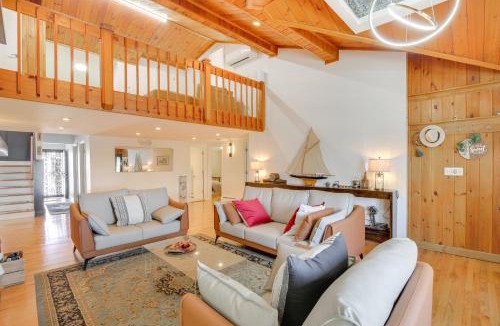 Lake Carmel House | Lake Carmel Access: Waterfront Home w/Deck!