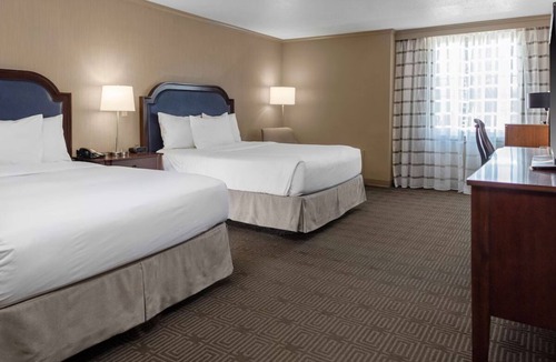 Burlington Hotel | Lake Champlain 2 Double Room with Pool & Gym