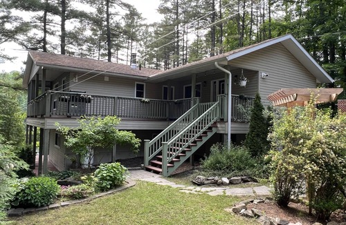 Bishop Corners Cottage | Lake Cottage/North Frontenac/All Season Getaway!