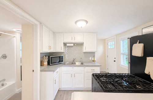 Dunkirk House | Lake Erie Retreat