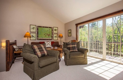 Wilmington House | Lake Everest Escape – Beach, Trails & Adventure