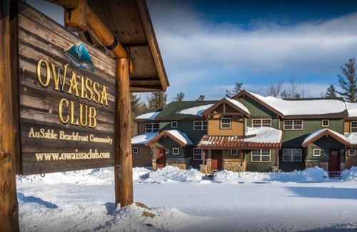Wilmington House | Lake Everest Escape – Beach, Trails & Adventure