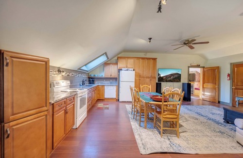 Lake Harmony House | Lake Front, Game Room, Gym, Sauna, Pool Table, Hot Tub, 2 Kitchens
