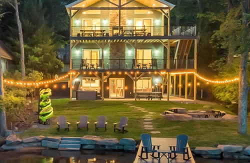 Lake Harmony Estates House | Lake Front Livin by PMR, 8BR Lakefront, Private Beach & Dock, Sleeps 26