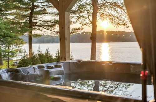 Lake Harmony Estates House | Lake Front Livin by PMR, 8BR Lakefront, Private Beach & Dock, Sleeps 26