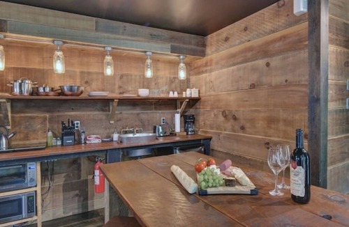 Cantley Apartment | Lake Front Loft 4 | Private Lake, Hot Tub & Pool Table Retreat (Sleeps 4)