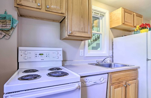 Gilford Apartment | Lake Getaway: Walk Across Street to Private Beach!