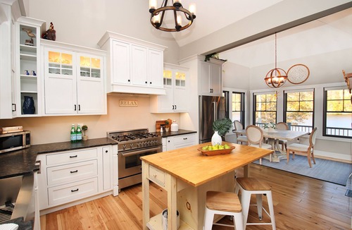 Danbury House | Lake House Retreat on beautiful Candlewood Lake