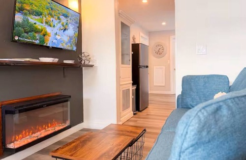Lochmere Apartment | Lake & Mtn Views, Modern Comfort for 2!