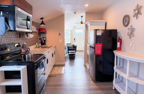 Lochmere Apartment | Lake & Mtn Views, Modern Comfort for 2!