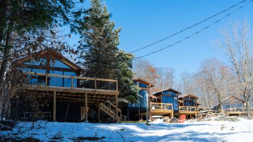 Muskoka Lakes House | Lake Muskoka Deluxe 2-bdrm Cottage - Pier 100 #60