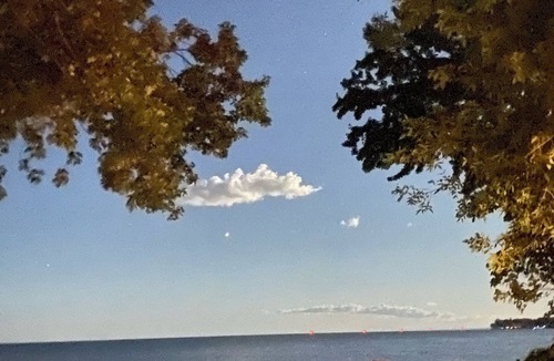 Hilton House | Lake Ontario Waterfront Charming 3-bedroom house gorgeous sunrises and sunsets.