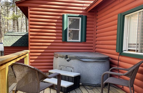 East Wakefield House | Lake View Cottage with Hammock/Swing & Fire Pit & Two New Jacuzzi Spa Hot Tubs